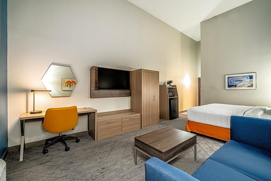 Holiday Inn Express & Suites Phoenix - Mesa West, an IHG Hotel