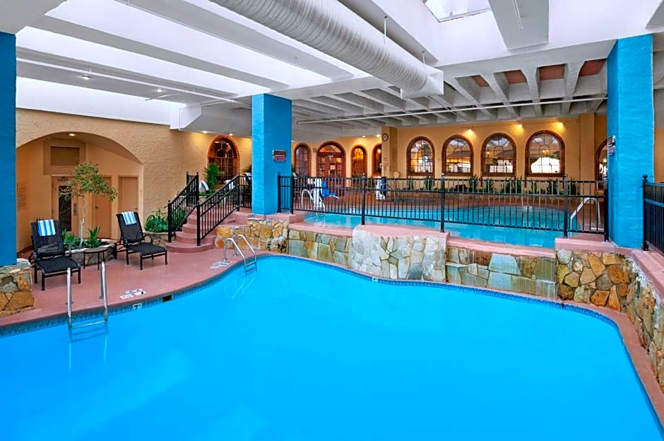 Embassy Suites by Hilton Kansas City Plaza