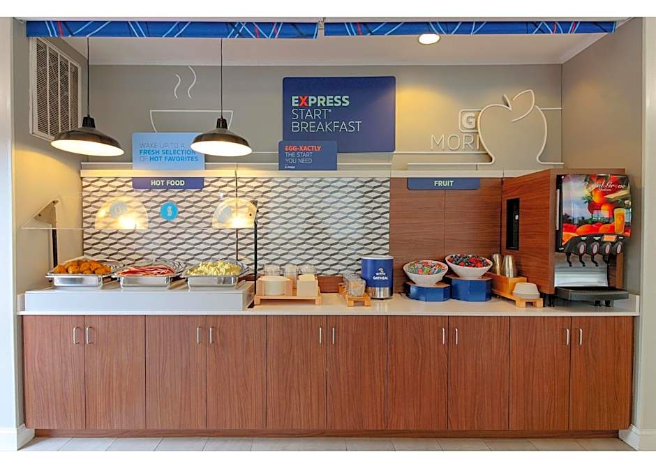 Holiday Inn Express Leland - Wilmington Area By IHG