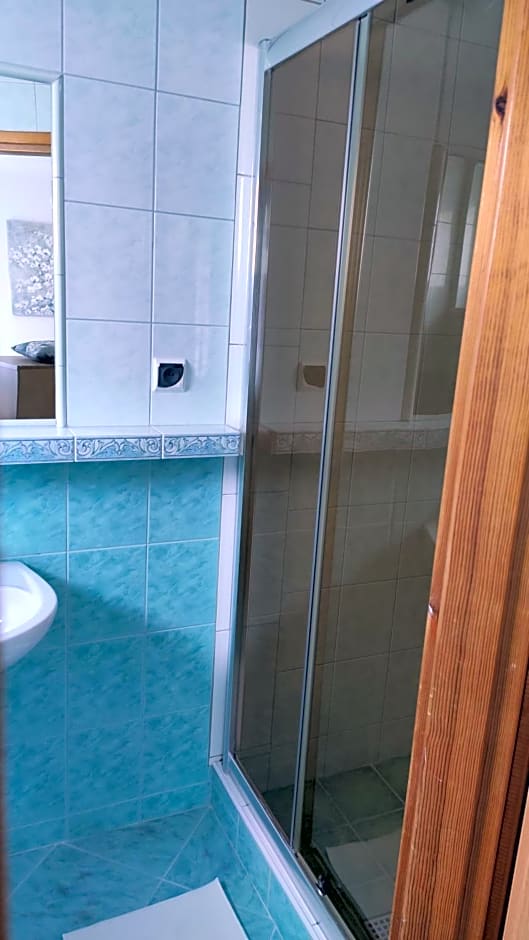 Pokoje Gościnne u MARCINA- sala zabaw, basen, melex, rowery, grill, mini dmuchaniec