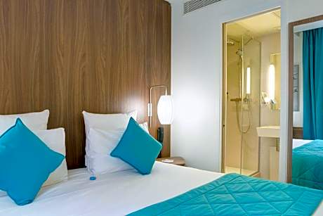 Superior Room - 1 Queen Bed