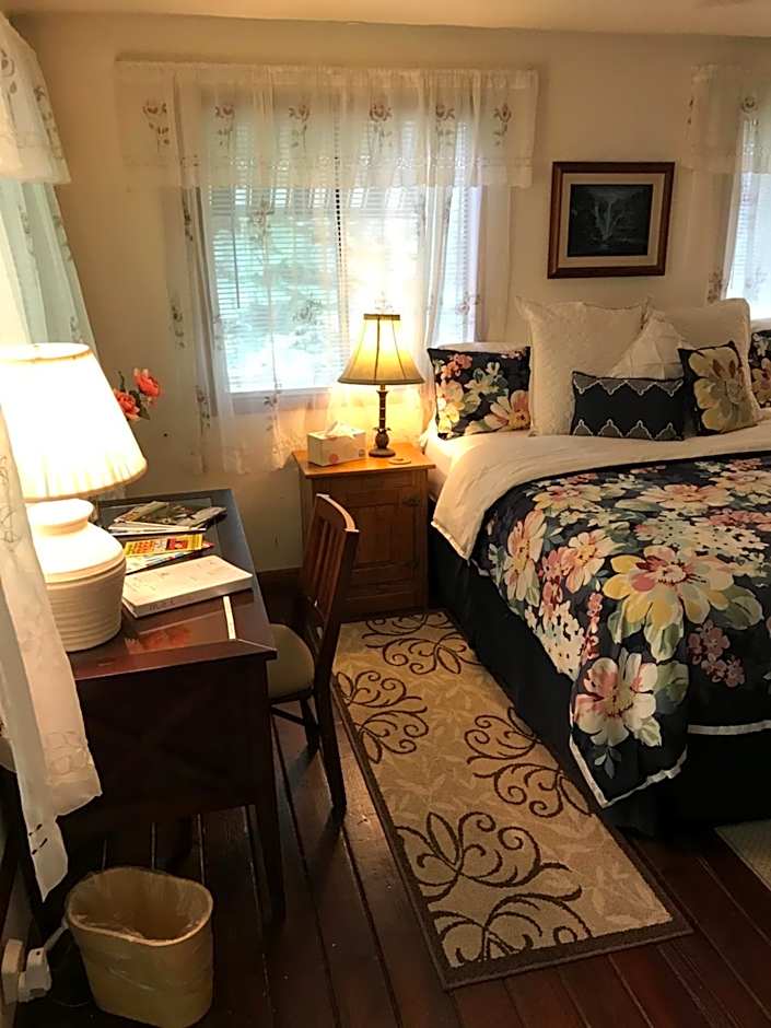 Hale Maluhia Country Inn