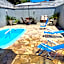 Casa com piscina duas quadras da praia