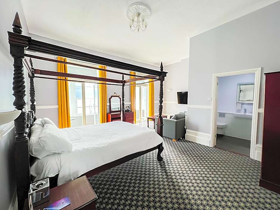 San Clu Hotel, Bar & Brasserie