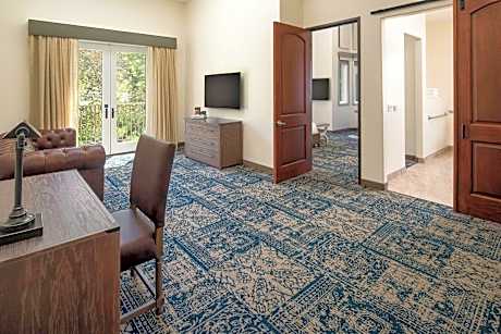 Suite, 1 King Bed with Sofa bed (1 King Bed and 1 Double Sofa Bed)