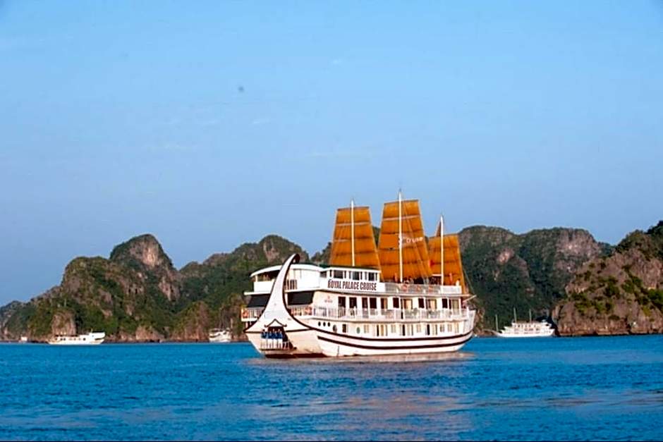 Royal Palace Cruise