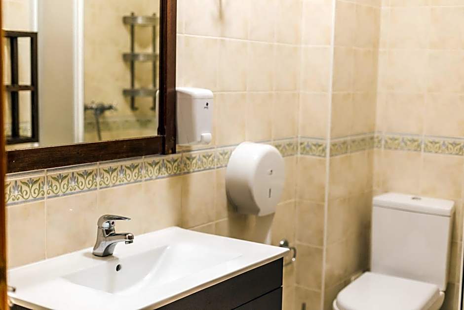 Ericeira Chill Hill Hostel & Private Rooms