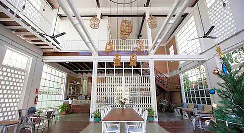 Memmoth Cafe & Hostel in Lampang