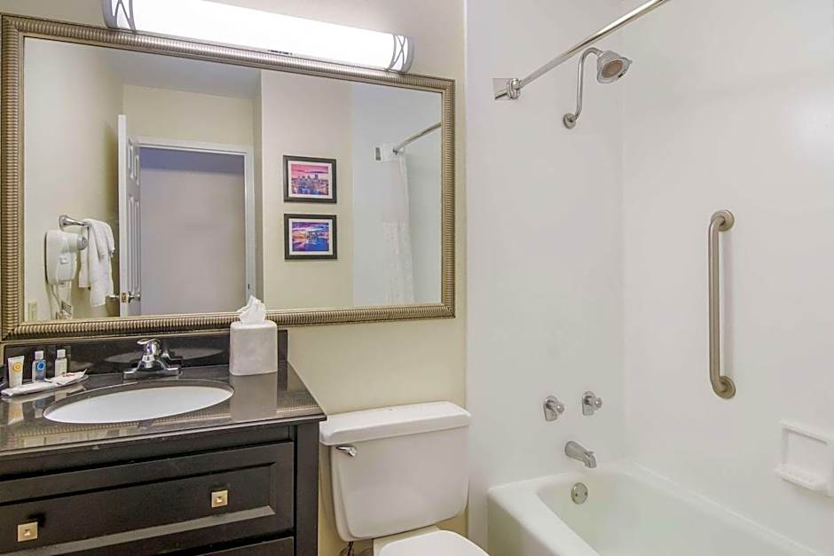 Comfort Inn & Suites Pittsburgh Fox Chapel