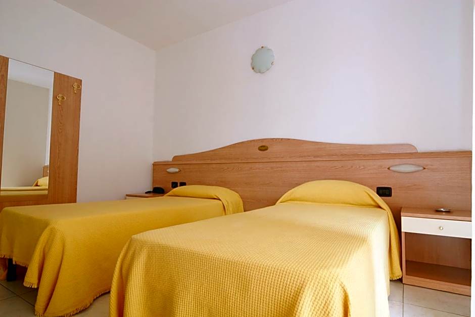 Foto 1 daripada 3 — 1 Double Bed or 2 Beds