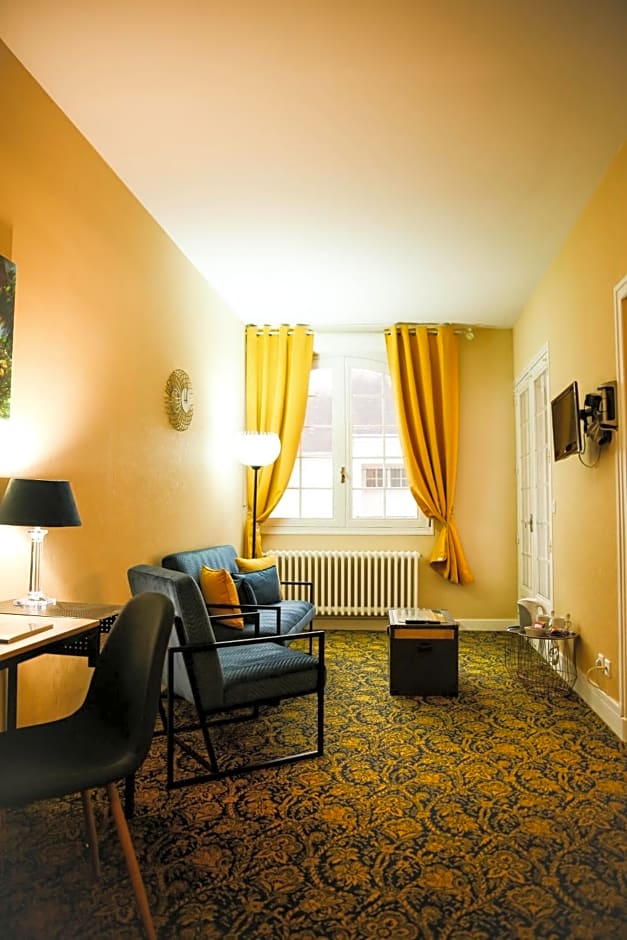 Aux Portes du Château