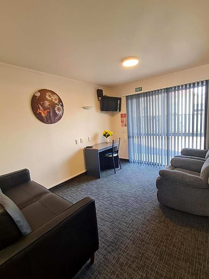 Avenue Heights Motel