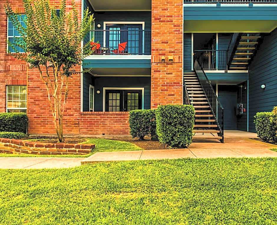 The Reside Fully Furnished Condos - Medical Stays Welcome