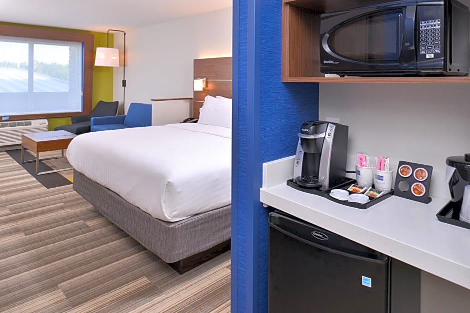 Holiday Inn Express & Suites Omaha Airport By IHG