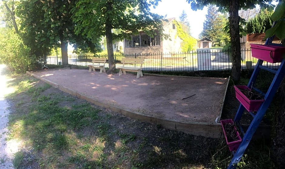 Le manoir de la Source au bord de l'EuroVélo 6