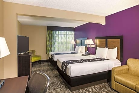 1 King Bed Suite Pool View Non-Smoking
