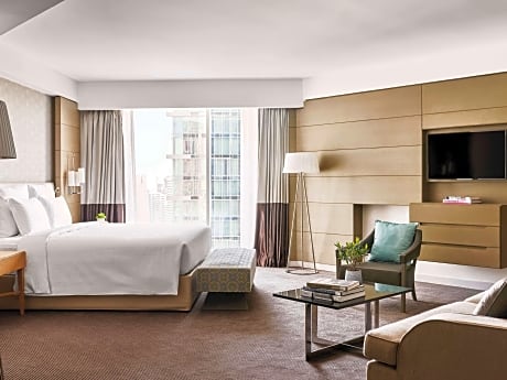 EXCLUSIVE SUITE, 2 King Size Bedrooms, Lounge Access, Living and Dining Area