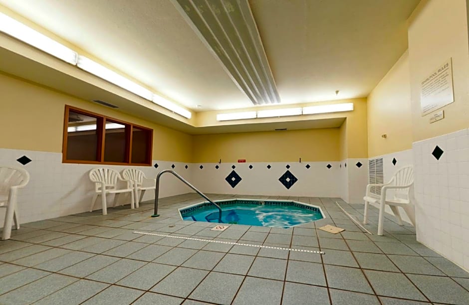AmericInn by Wyndham, Galesburg, IL