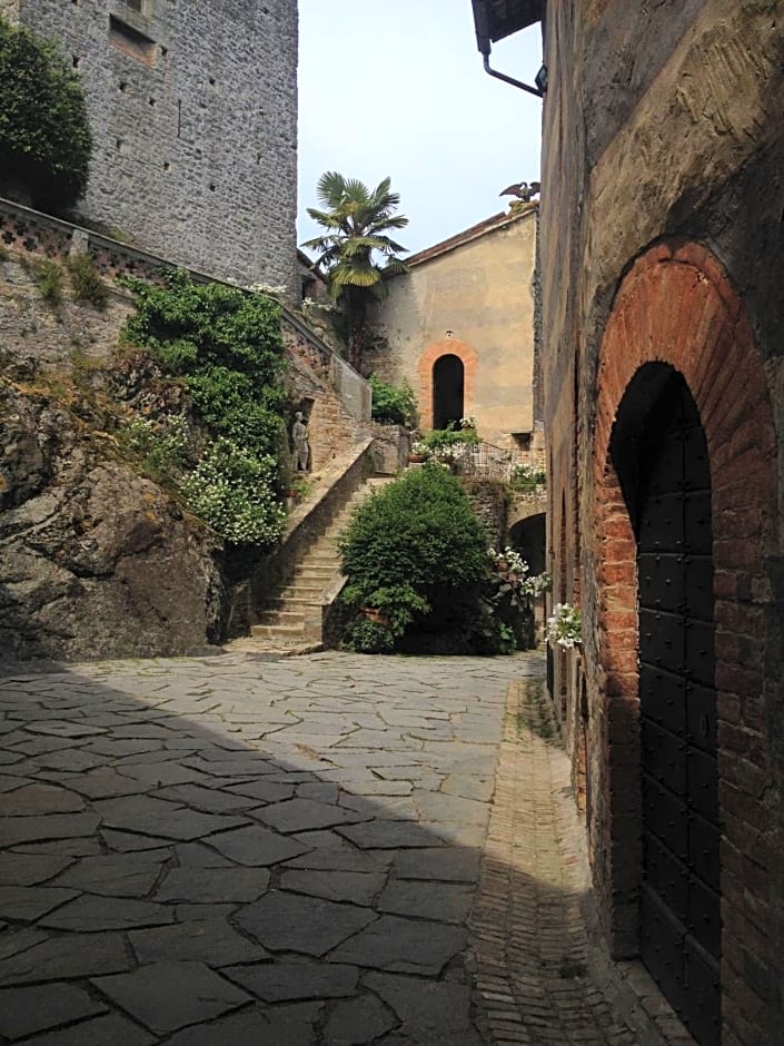 Torre del Barbagianni - Castello di Gropparello