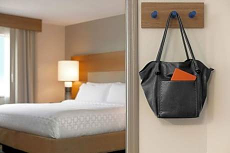 Studio Suite with King Bed - Non-Smoking