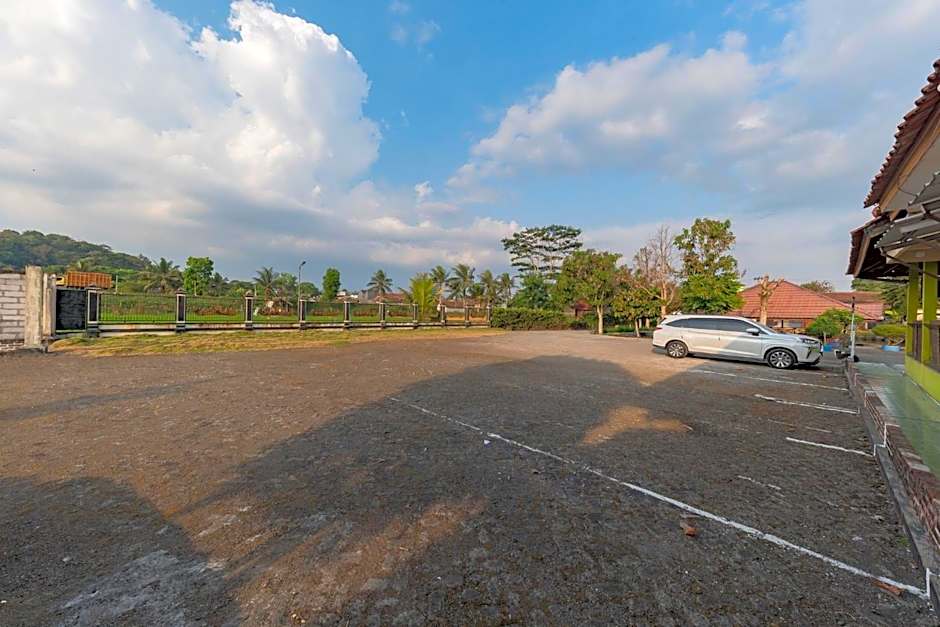 RedDoorz Syariah at Bumi Eyang Enin Homestay Tasikmalaya