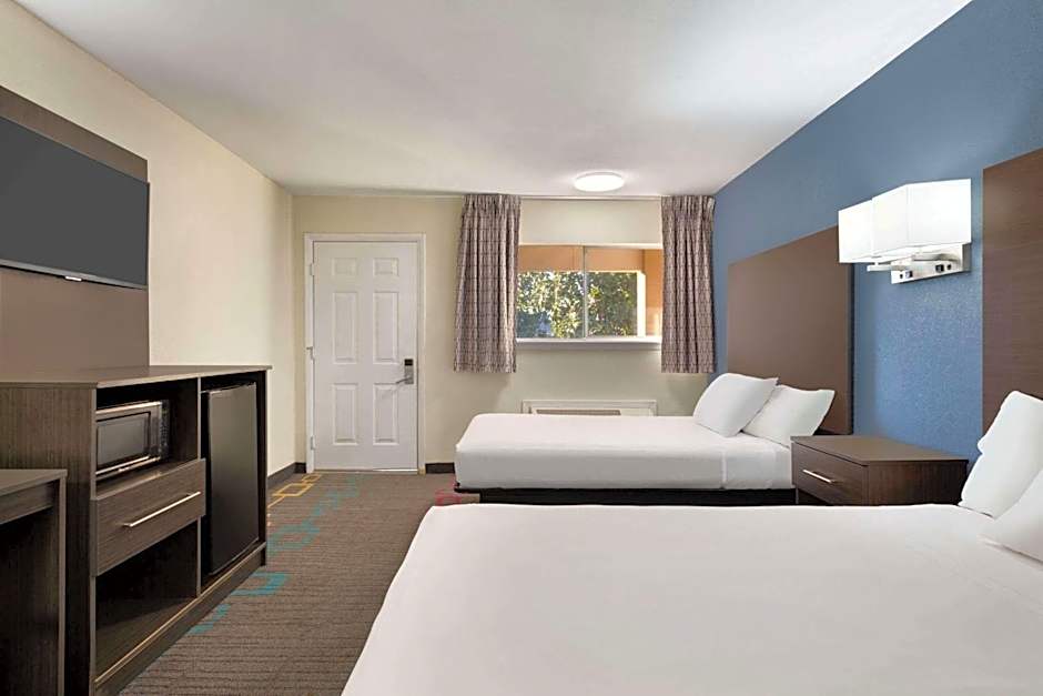 Days Inn by Wyndham Lawton