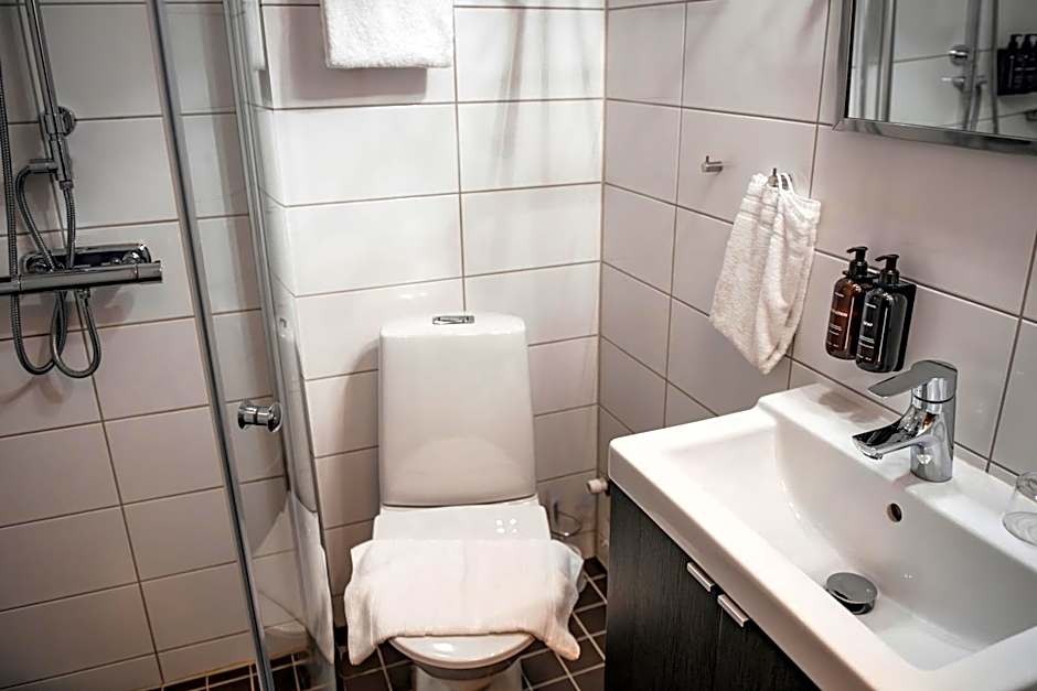 Photo 1 of 5 of Small Double Room