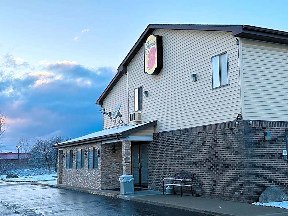 Super 8 by Wyndham Imlay City