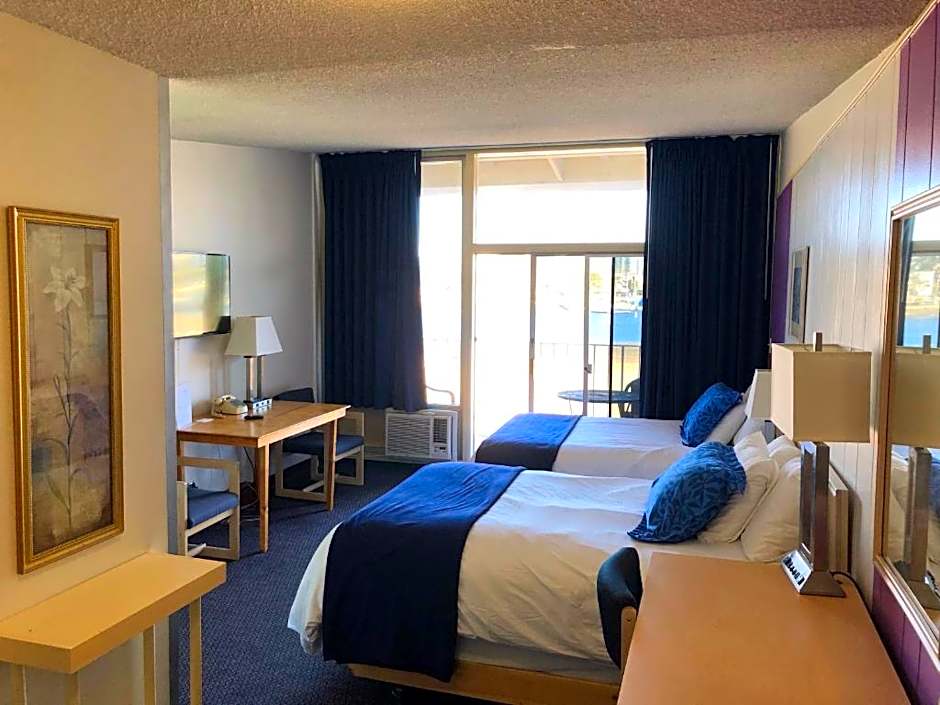 Foghorn Harbor Inn