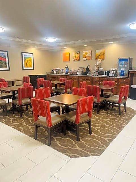 Comfort Inn Hebron-Lowell Area