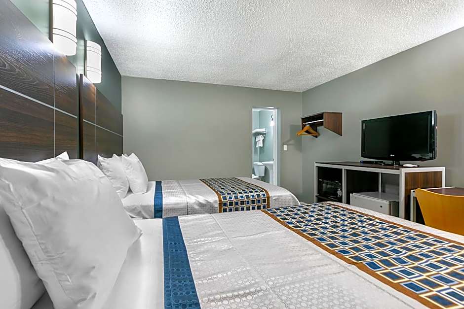 Photo 1 of 3 of 2 Double Beds, Smoking