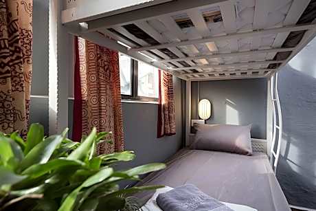 6 Bed Mix Dormitory