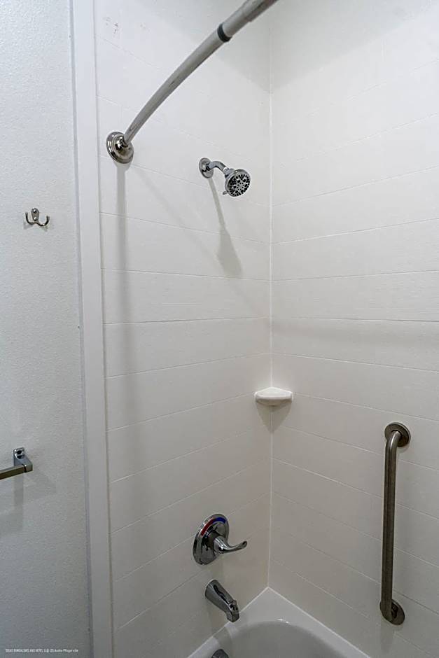 Texas Bungalows Hotel and Hotel Que at i35 Austin Pflugerville