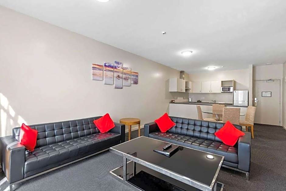 Ramada by Wyndham Hamilton City Center