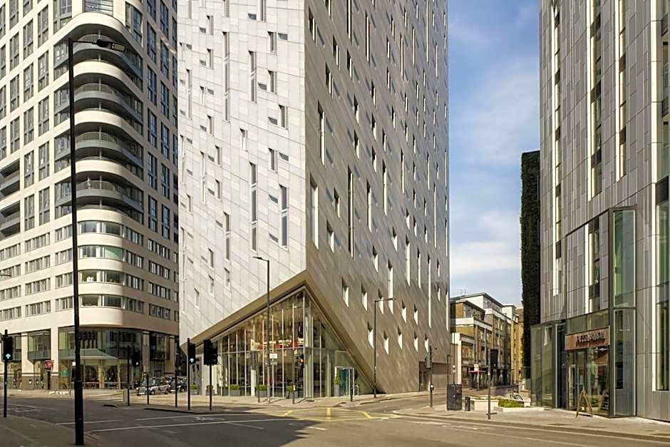 Montcalm East, Autograph Collection