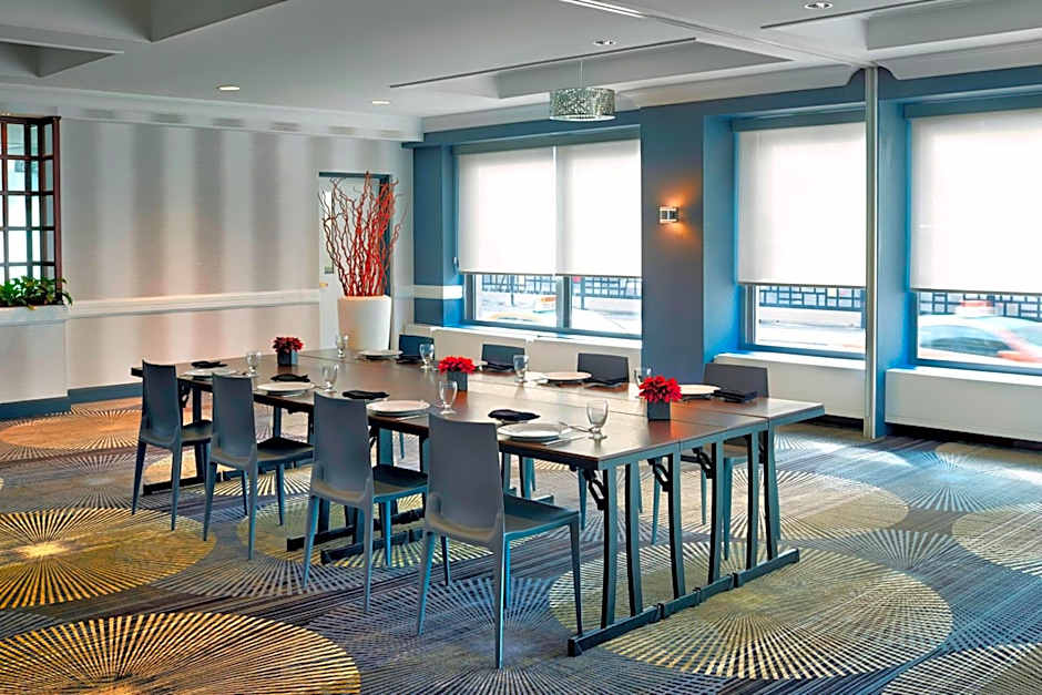 Courtyard by Marriott Toronto Downtown