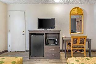 Econo Lodge On Historic Route 66 – Barstow, CA