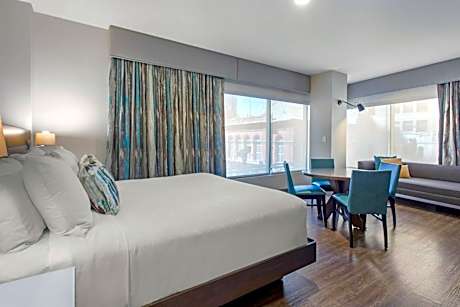 King Room with City View - Non Smoking