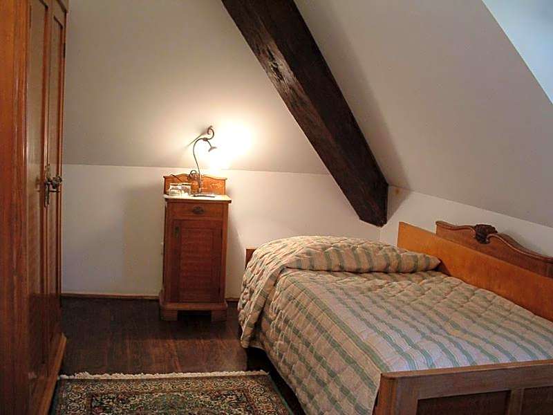 Photo 1 of 4 of Single Room