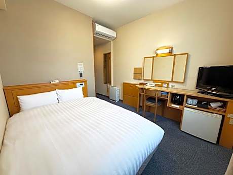 Double Room with Small Double Bed - Smoking - No Daily Cleaning