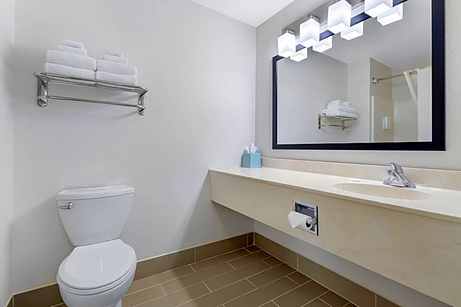 MainStay Suites Madison Airport