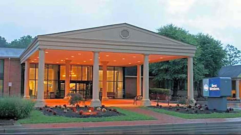 Photo 1 of 36 of Best Western Williamsburg Historic District