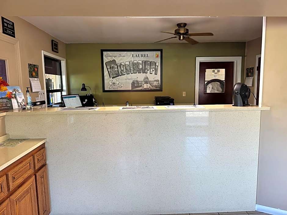 Super 8 by Wyndham Laurel