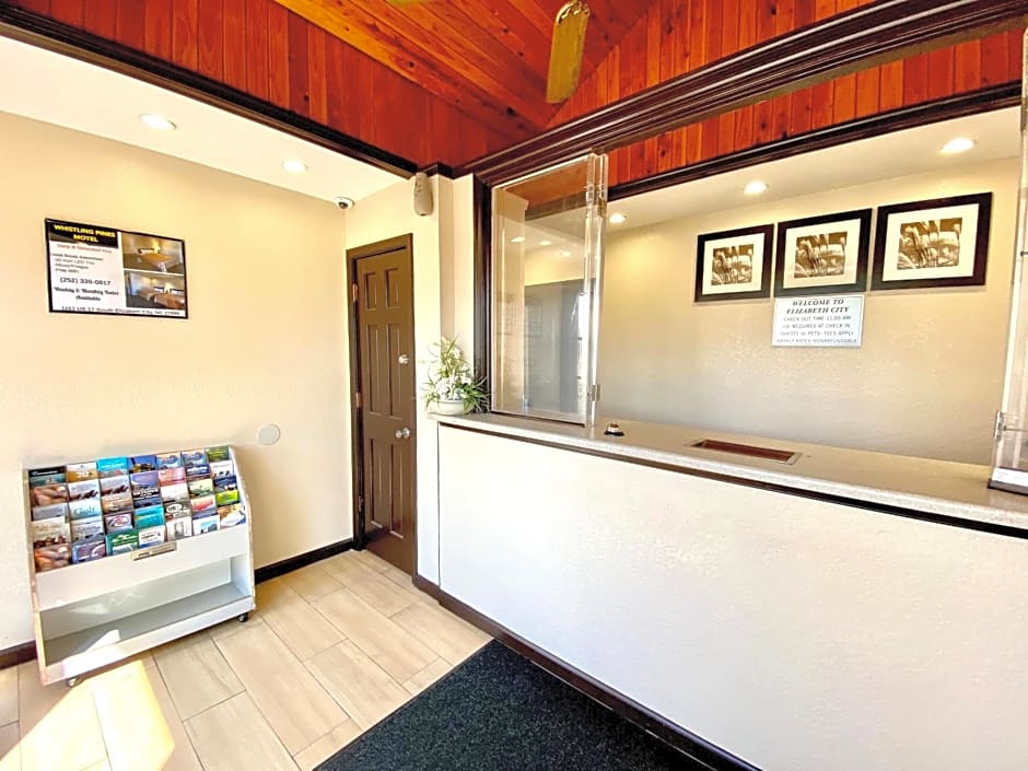 Whistling Pines Motel- Daily and Extended Stay