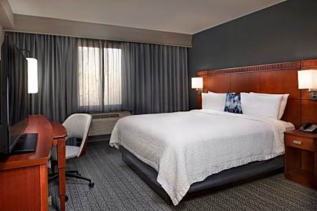 King Room with Sofa Bed and Adapted Tub - Mobility and Hearing Accessible