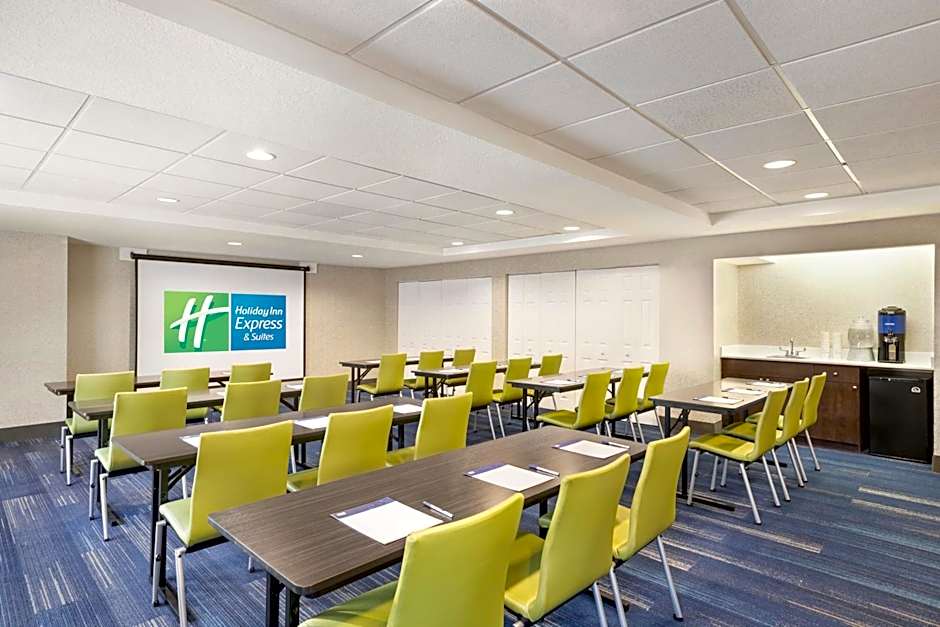 Holiday Inn Express and Suites Sarasota East By IHG