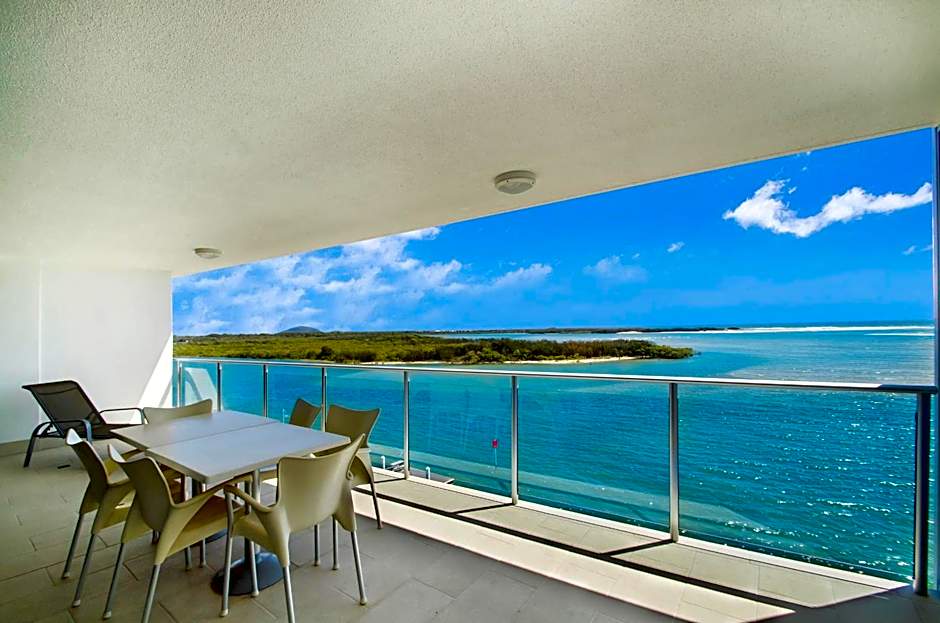 Waves Maroochy River