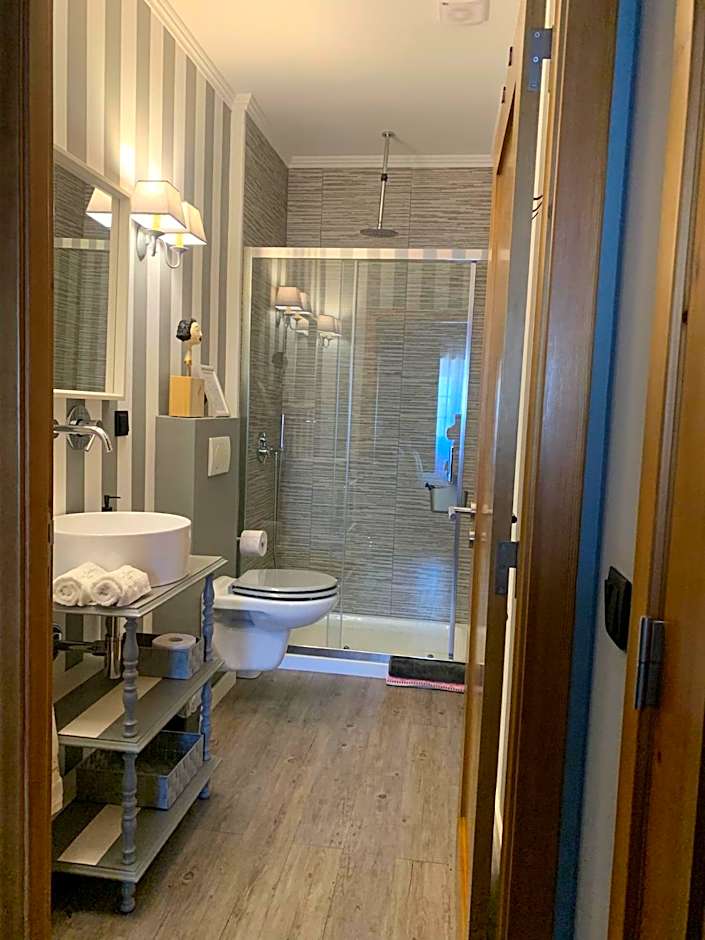 Largo da Rainha, Guesthouse