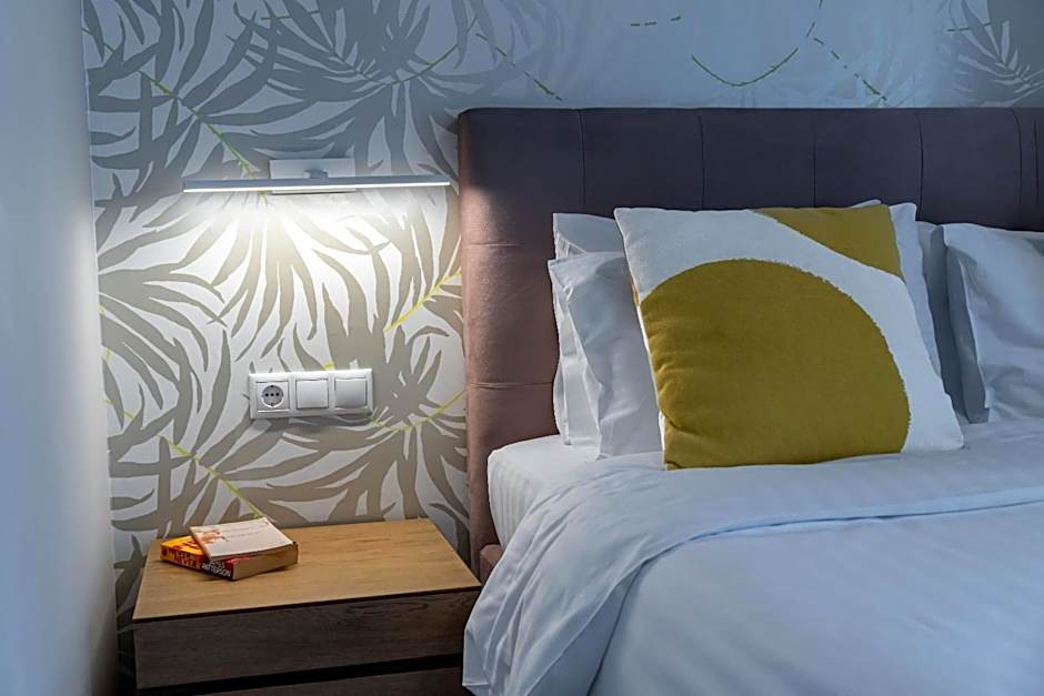 Maison 66, Riviera Hotels