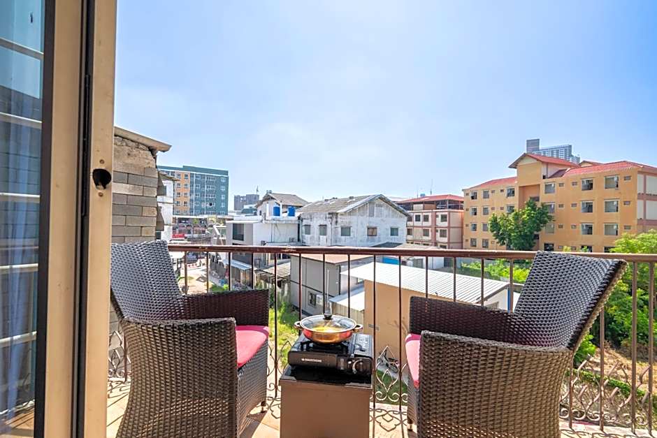 Abunawas Merry Inn at Walking Street